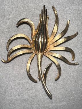 COROCRAFT Vintage Brooch 1940’s Gold Tone Satin Brushed Thistle Flower Pin
